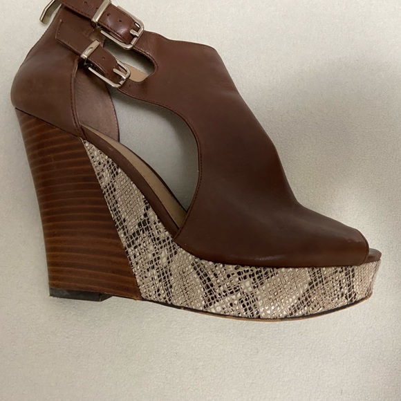 Vince Camuto platform wedge - Picture 3 of 11